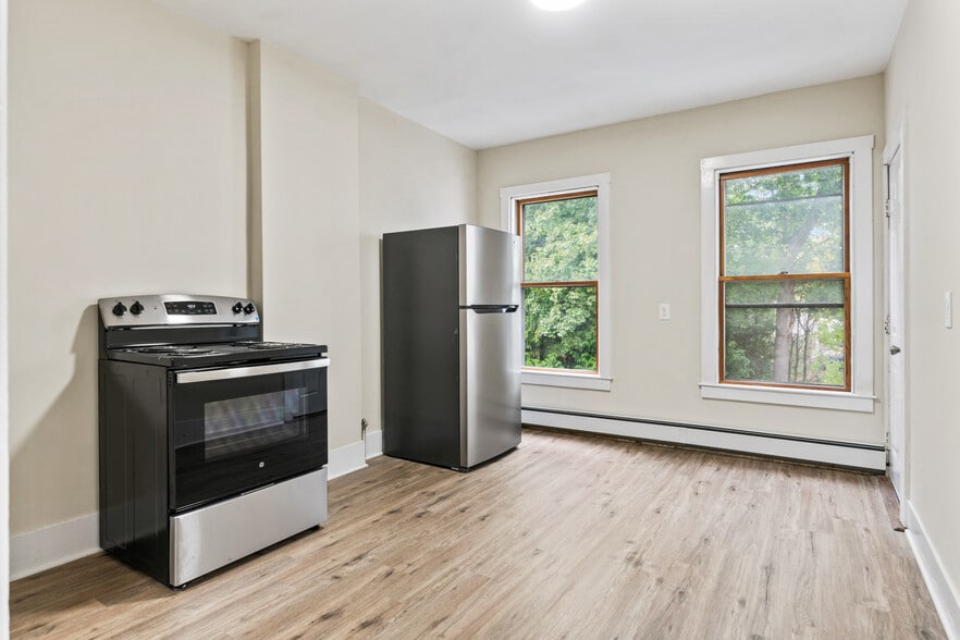 Building Photo - 27 Frederic St