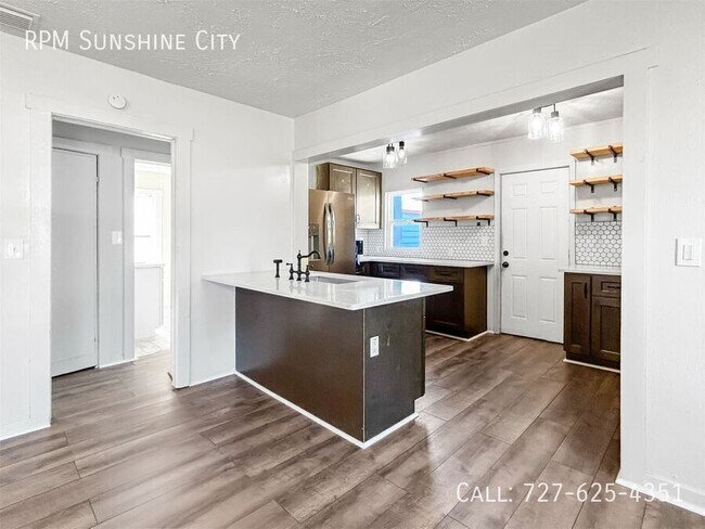 Building Photo - 710 S 50th St