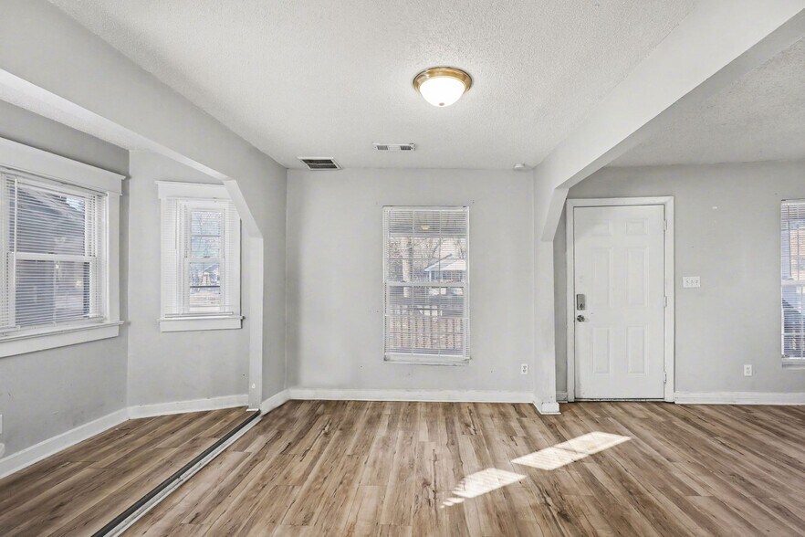 Building Photo - 7237 Wabash Ave