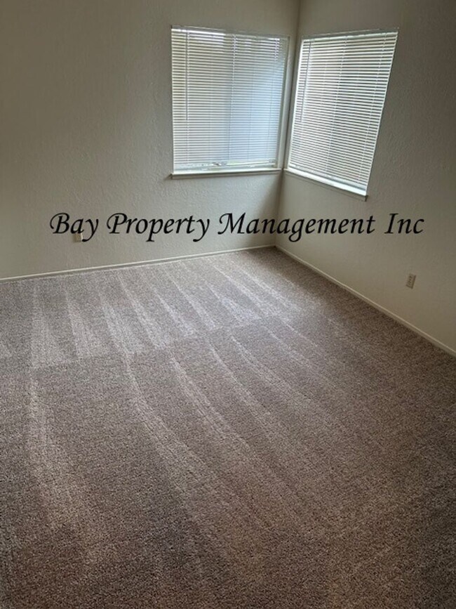 Building Photo - Updated 3-Bedroom Home with Large Backyard – Pets Welcome!