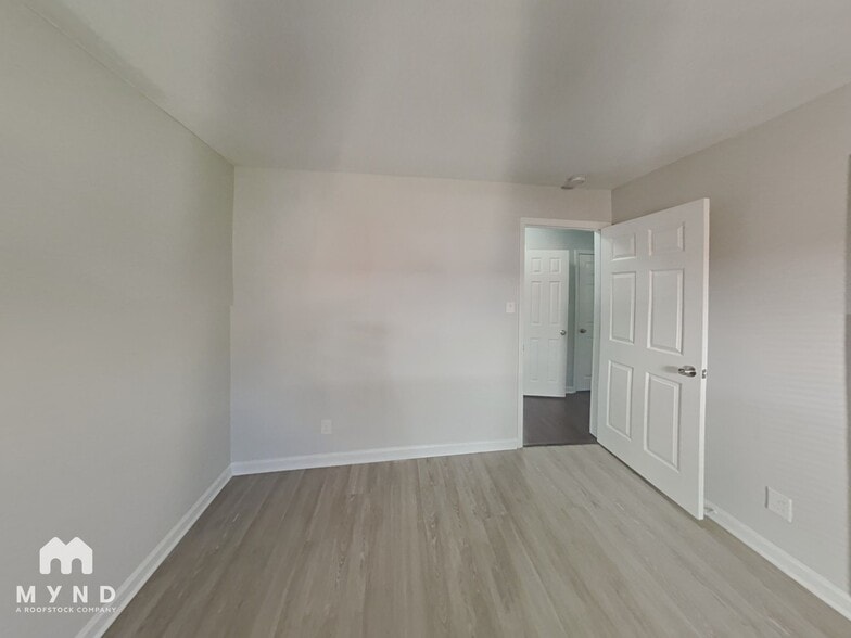 Building Photo - 2417 Dearborn Dr