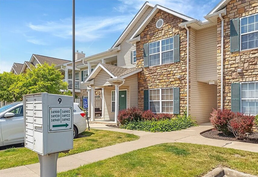 Building Photo - 14943 Lenox Dr