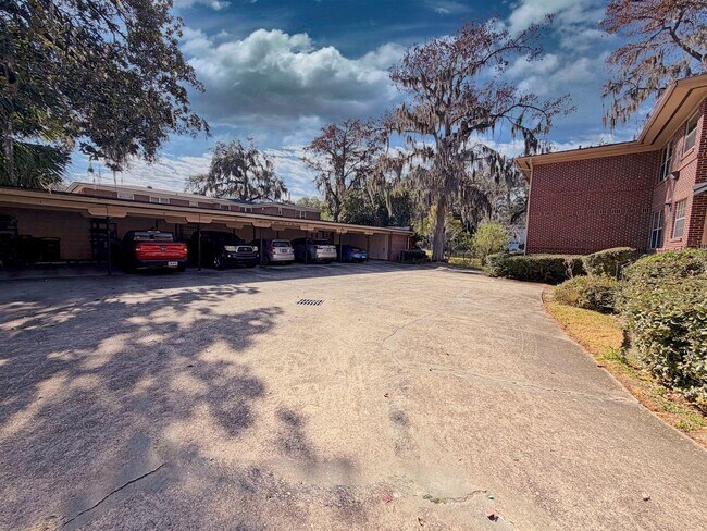 Building Photo - Charming 2 Bedroom, 1 Bathroom Updated Condo in the Heart of Avondale