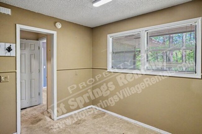 Building Photo - West Gate Area |Home |Unfurnished