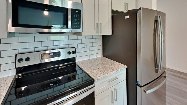 Building Photo - 4028 SW 7th Pl