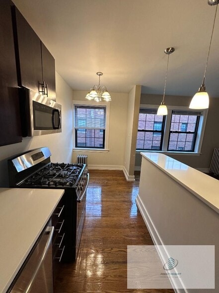 Building Photo - 1712 W Albion Ave