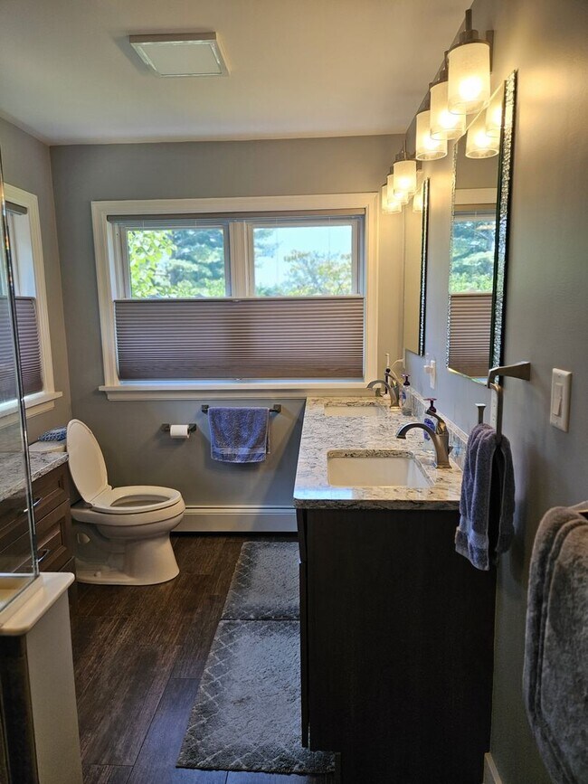 Building Photo - 3 Bedroom  Available June 8th  2026