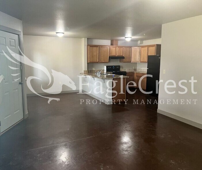 Building Photo - Two Bedroom, One and a Half Bathroom Unit