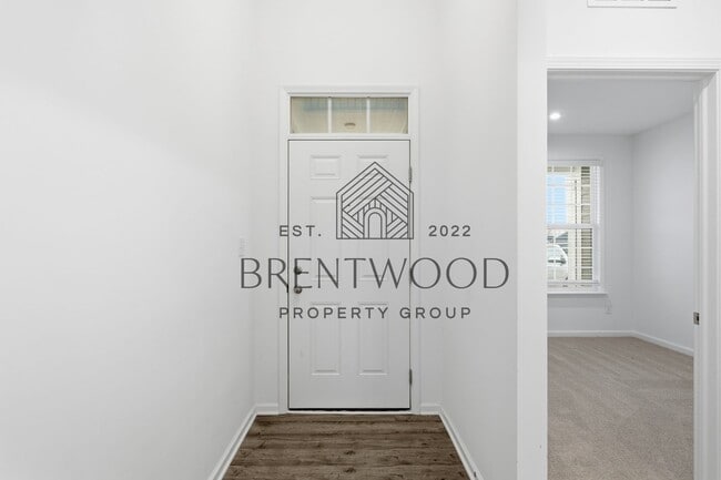 Building Photo - 3 Bed/3 Bath Home with Sunroom in Miller’s Walk – Noblesville