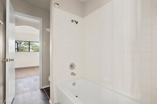 Building Photo - 6726 Lancret Hill Dr