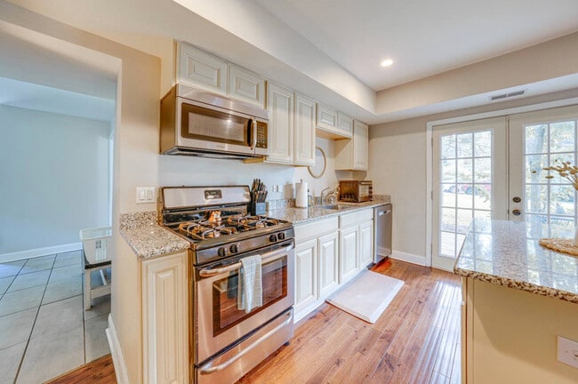 Building Photo - 1518 Riverside Ave