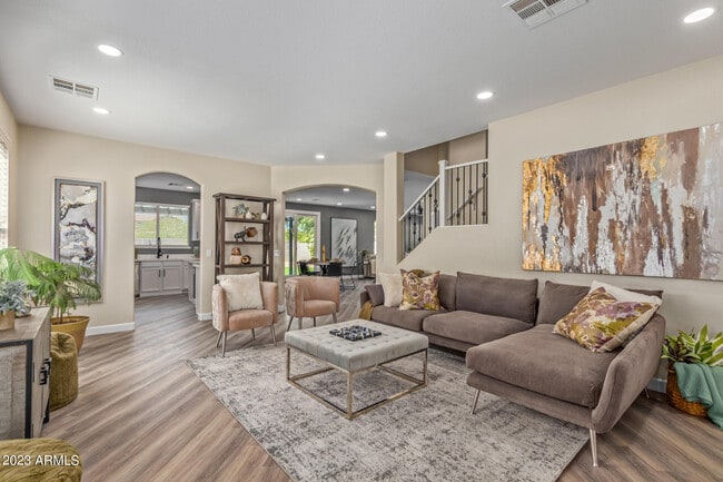 Building Photo - 32934 N Cherry Creek Rd