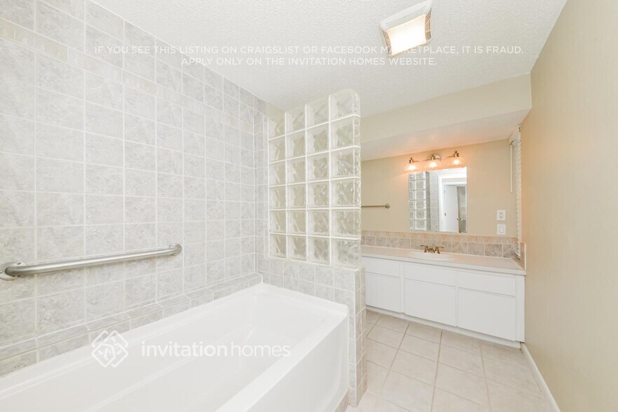 Building Photo - 1240 Waterside Ln