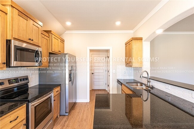 Building Photo - 4491 W Newton Ave