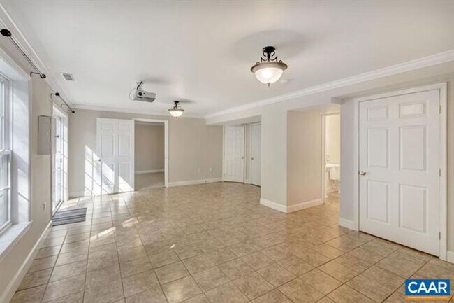 Building Photo - 991 Carodon Dr