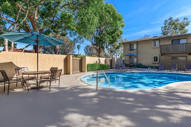 Building Photo - Palm Lane Apartment Homes