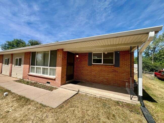 Building Photo - ** Move in Special** Spacious 3 bedroom, 1 bath Lakewood duplex with fenced in backyard available!