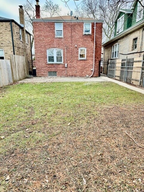 Building Photo - 2207 N Mulligan Ave