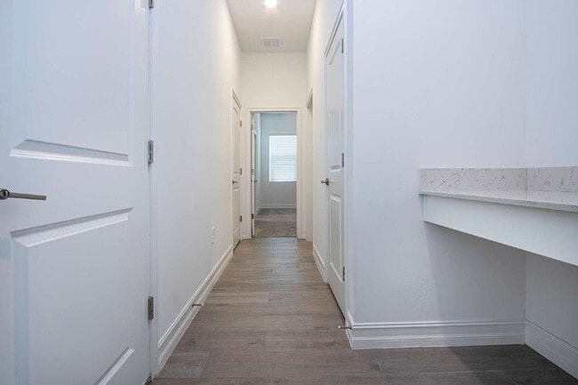 Building Photo - Spacious Like New 4-Bedroom Oasis with 3 F...