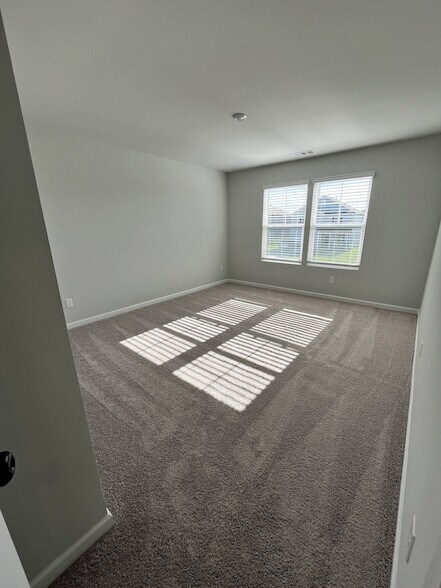 Building Photo - 4548 Hoboken Wy