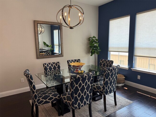 Building Photo - 111 Sumac St