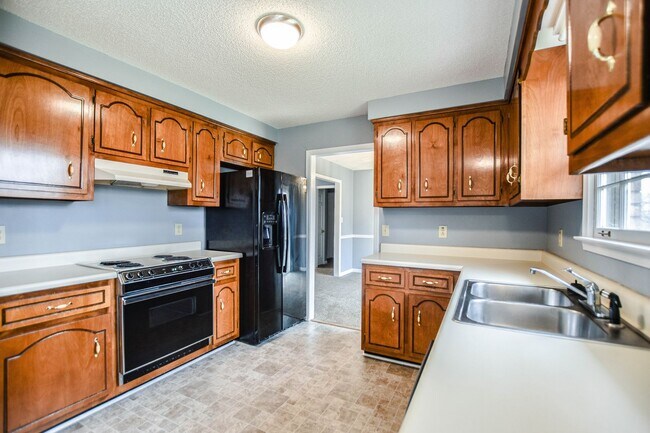 Building Photo - Pet Friendly Ranch!