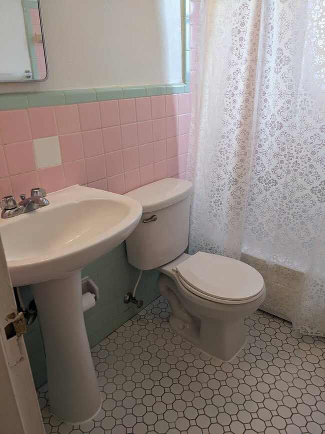 Building Photo - 5932 Belmont Ave