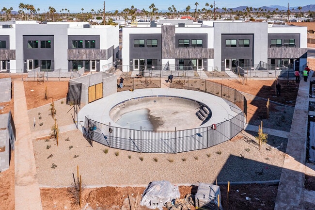 Building Photo - 432 S 32nd St