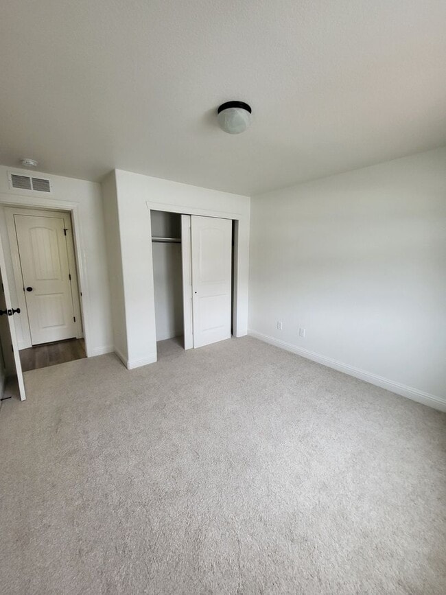 Building Photo - 3 Bedroom 2.5 Bath Townhome in Saddle Ridge!!!