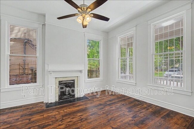 Building Photo - 512 E Waldburg Ln