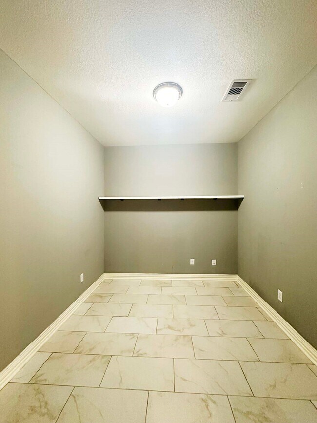 Building Photo - 7638 Bronze Trail Dr