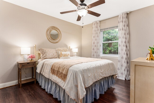 Building Photo - 1043 Grand Jct Dr