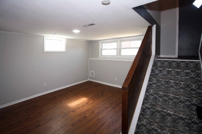 Building Photo - 106 N 1st St