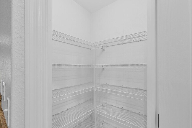 Building Photo - 3/2 Home In Silver Springs Shores