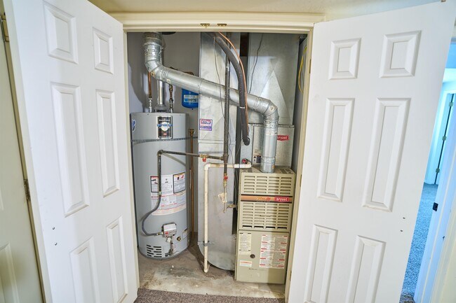 Building Photo - 850 E 550 S