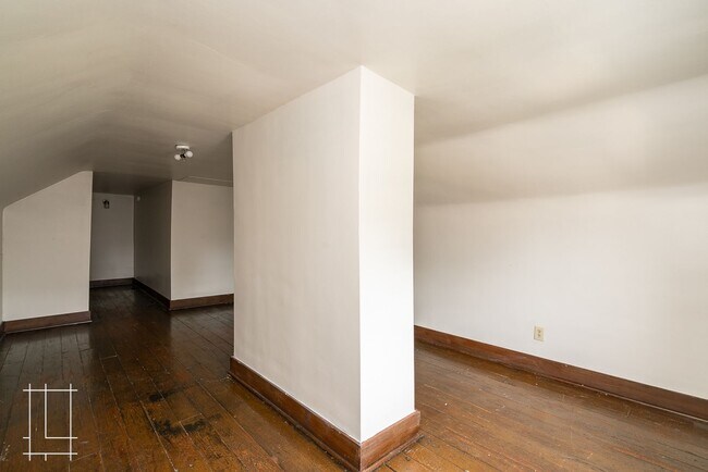 Building Photo - 1448-1450 Summit St.