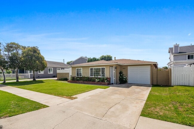 Building Photo - Bungalow In Huntington Beach