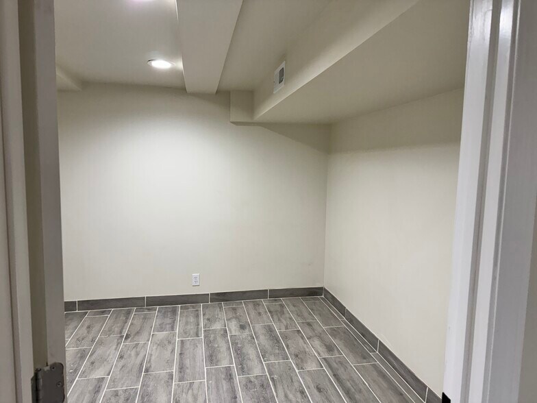 Building Photo - 1617 Somerset Shire Dr