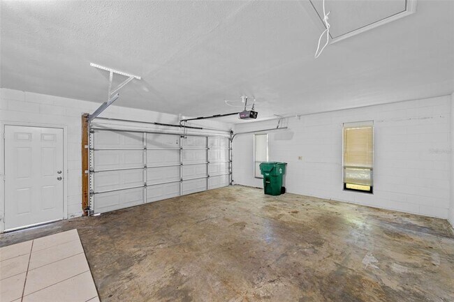 Building Photo - 525 Garden Heights Dr
