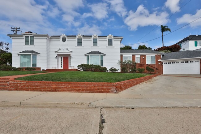 Building Photo - Stunning Point Loma Home with Downtown/Bay...