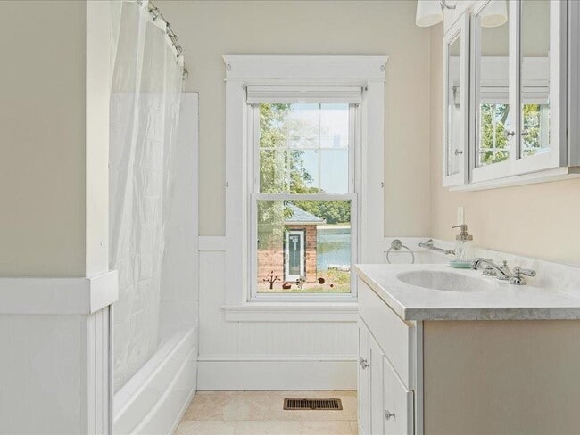 Building Photo - 1102 Buttonwoods Ave