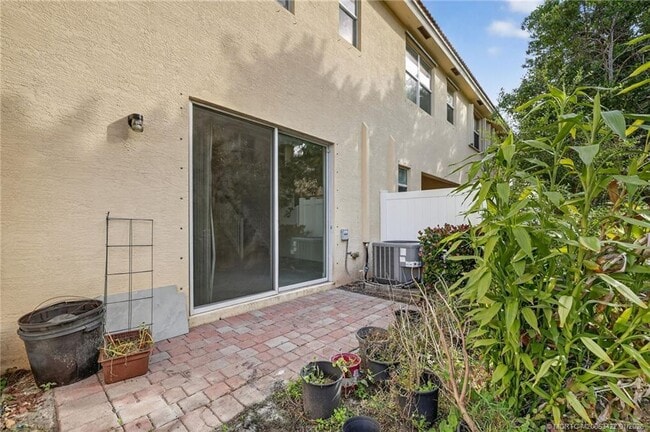 Building Photo - 9504 SW Otter Ln