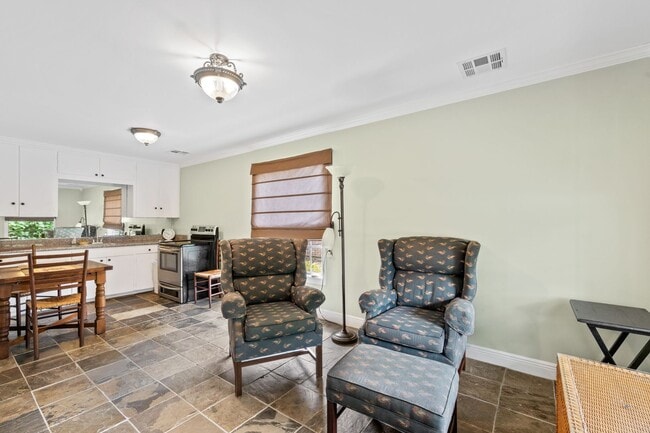 Building Photo - 1026 1/2 S Morgan Avenue