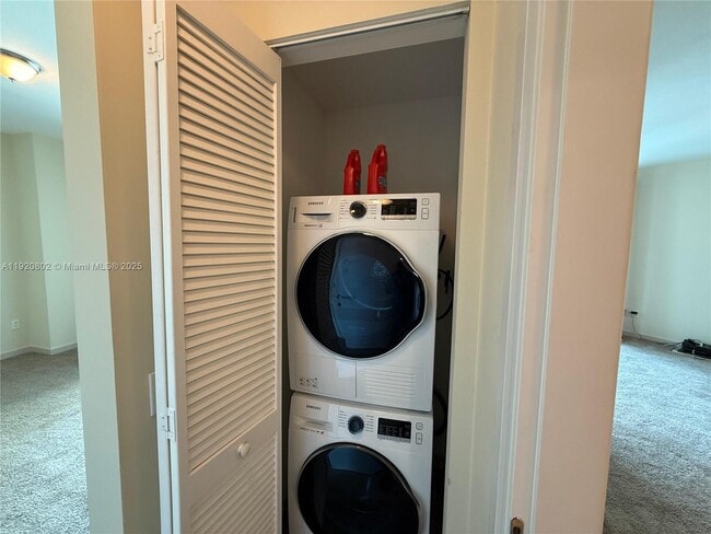 Building Photo - 300 S Biscayne Blvd