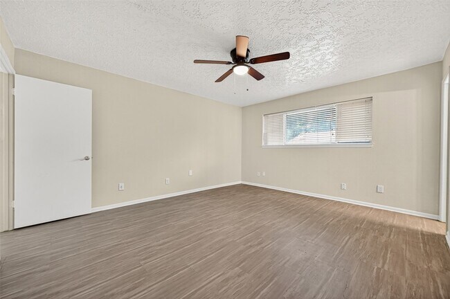 Building Photo - 6822 Dusty Dawn Dr