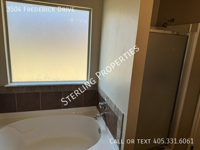 Building Photo - 3504 Frederick Dr