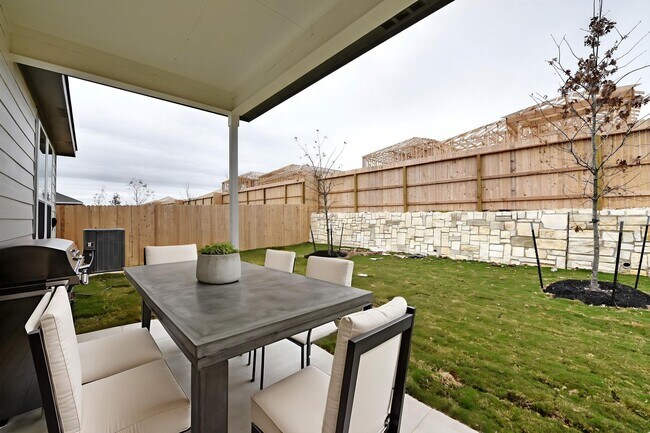 Building Photo - Gorgeous one story home  |  3 bedrooms  |  2 bathrooms  |  Covered Patio  |  2 car garage  |  Dav...