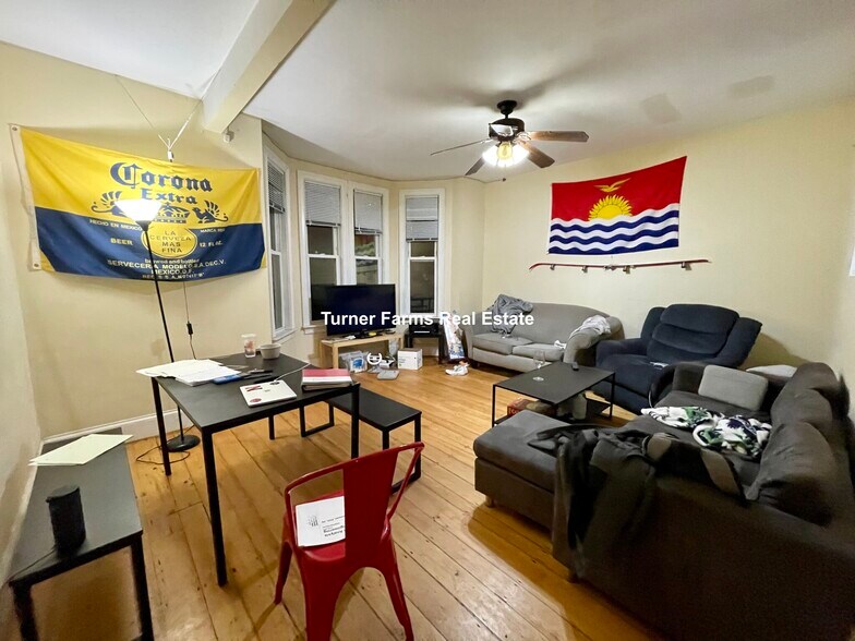 Building Photo - 731 Parker St