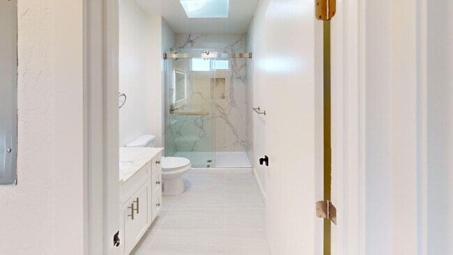 Building Photo - 117-119 Altena St