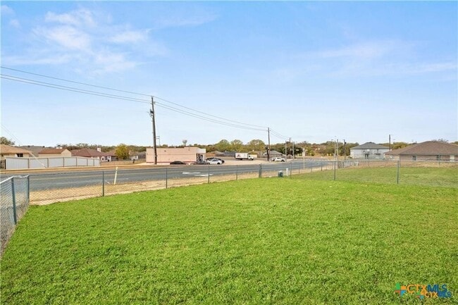 Building Photo - 3210 Raven Dr